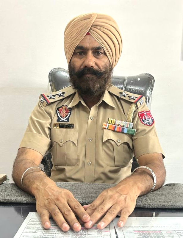Two arrested along with 24 bottles of illicit liquor in two separate cases, case registered